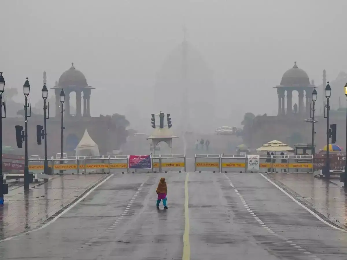 Delhi Weather 2025: Forecast, Rainfall & Pollution